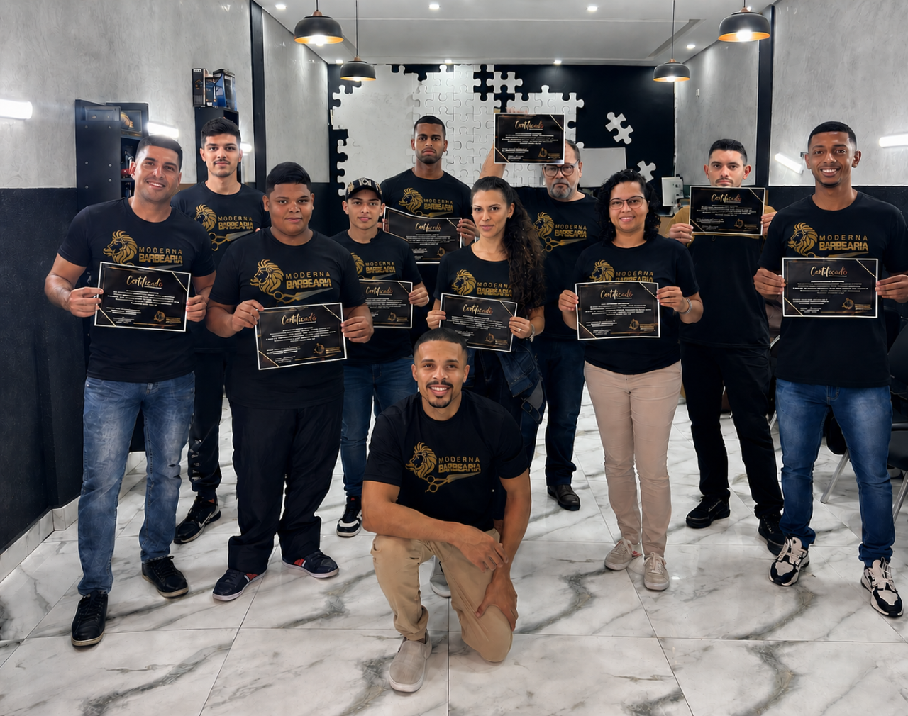Turma formada com certificados em resultado real